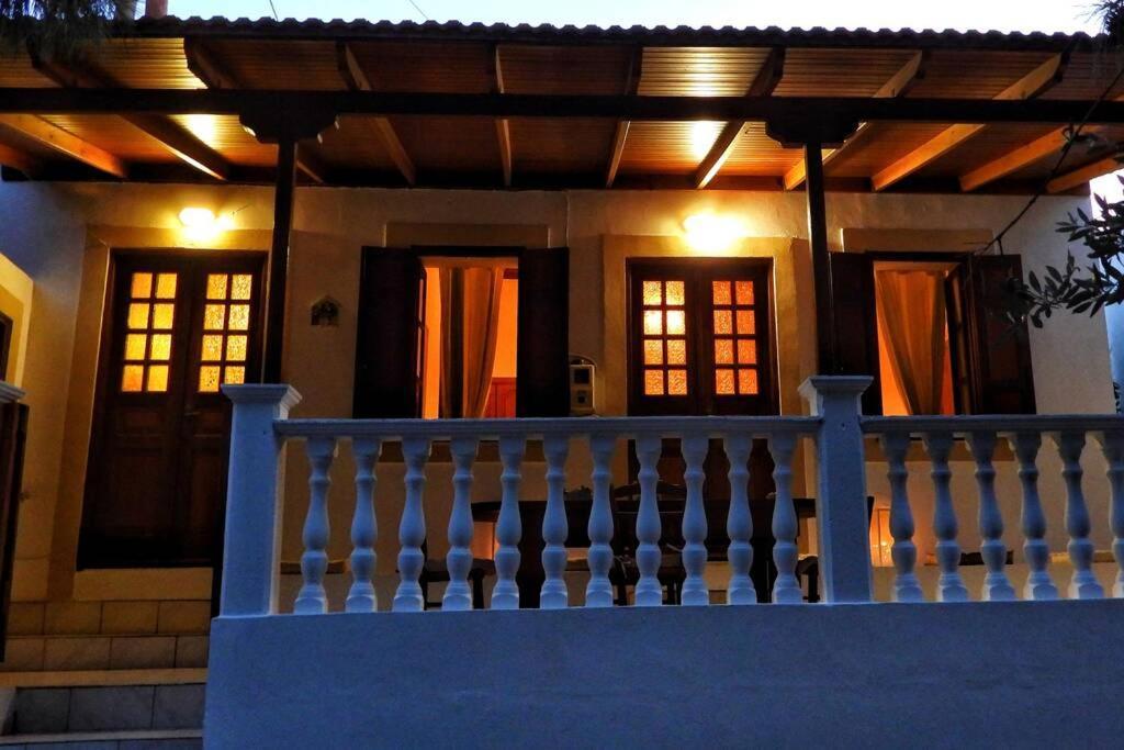Traditional Villa Efterpi Chalki Town Екстер'єр фото