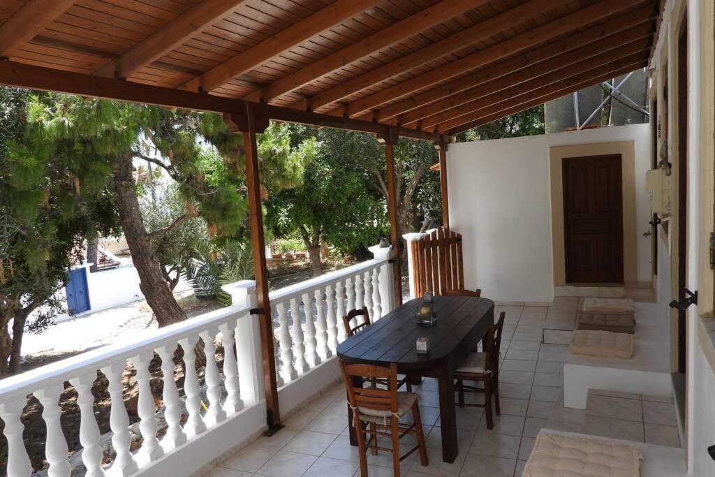 Traditional Villa Efterpi Chalki Town Екстер'єр фото