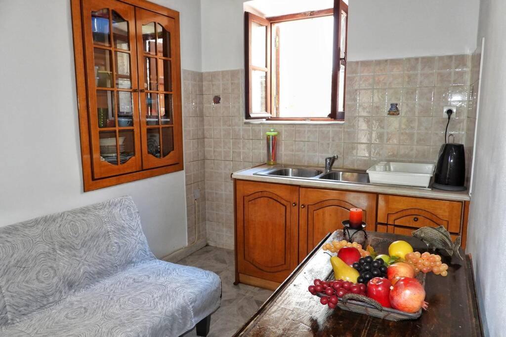 Traditional Villa Efterpi Chalki Town Екстер'єр фото