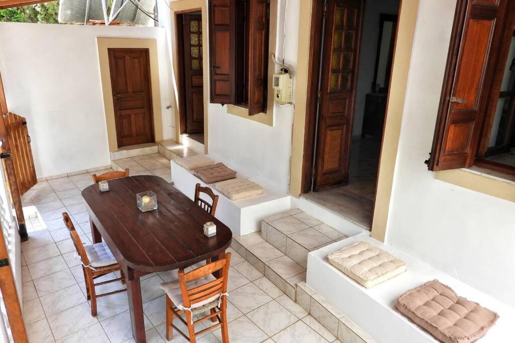 Traditional Villa Efterpi Chalki Town Екстер'єр фото