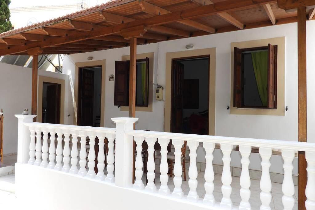 Traditional Villa Efterpi Chalki Town Екстер'єр фото