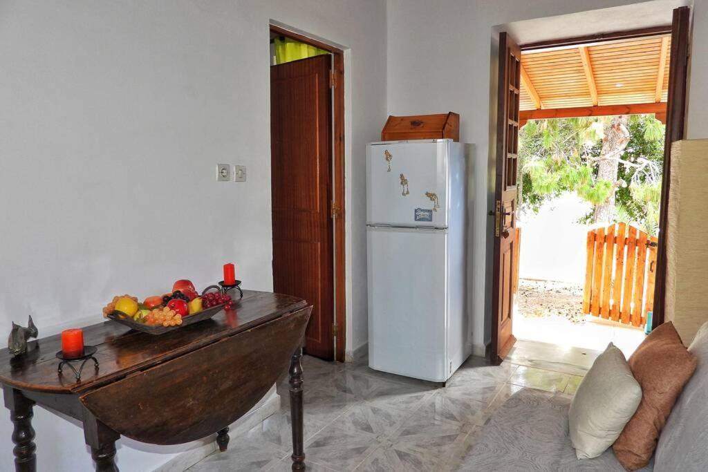 Traditional Villa Efterpi Chalki Town Екстер'єр фото