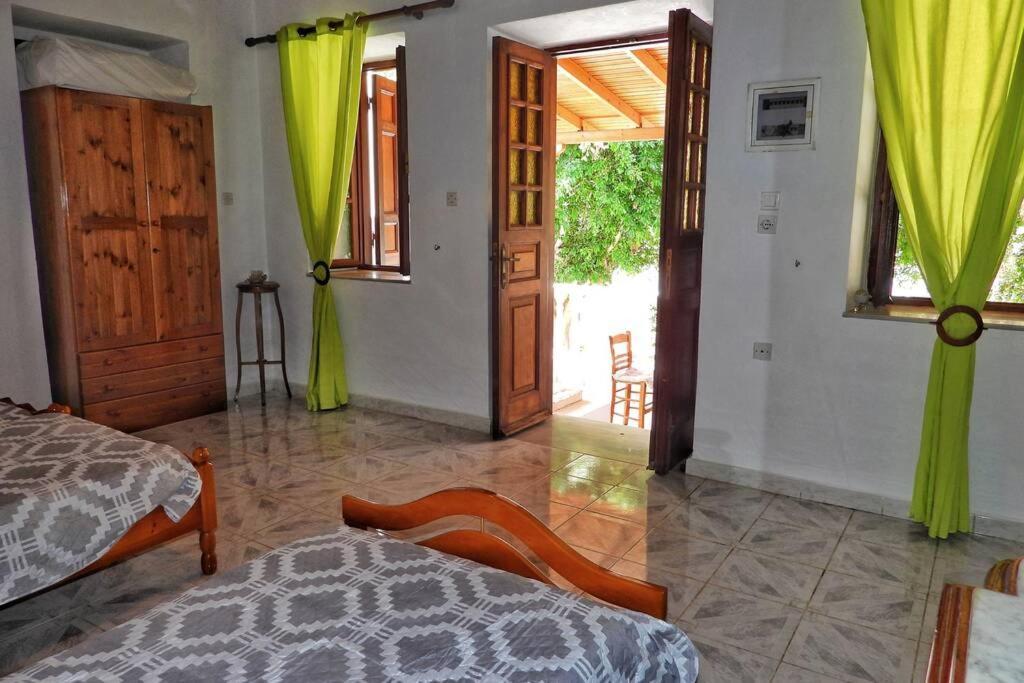 Traditional Villa Efterpi Chalki Town Екстер'єр фото